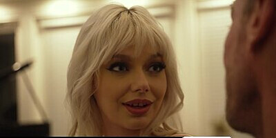 Naturally Curvy Jessica Starling Offers Intimate Affection to Fan, Enjoying a Genuine Connection