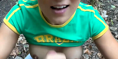 Il va le fourrer au milieu de la forêt