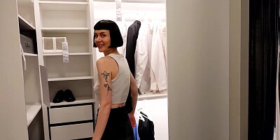 Hot Amateur Babe Masturbates While Shopping