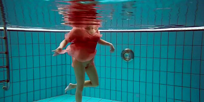 Polish Hot Shaped Deniska Swimming Nude