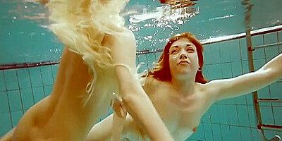 Pretty Juicy Babes Chicks Swimming