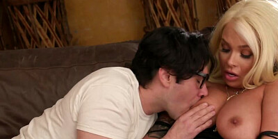 Sex with the stepmom is supposed to make nerd popular with girls