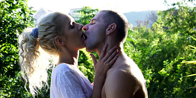 A sweet blonde opens up her ass and gets it filled with cum