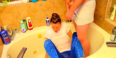 Peachypoppy Pissing