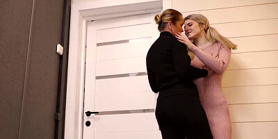 Teen secretary and boss lick pussies in the bedroom