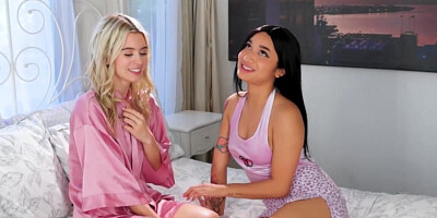 Jill Kassidy is getting eaten out by Asian girl Avery Black