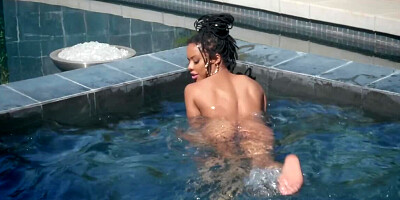 Babe's boobies are the main seduction weapon during masturbation