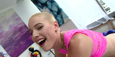 A blonde with short hair opens up her ass for a lot of anal sex