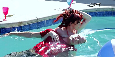 Clarke Kent and Odette Fox are fucking on the couch