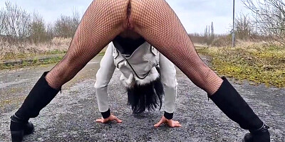 Nicky Brill In Outdoor With No Panties And Peeing 6 Min