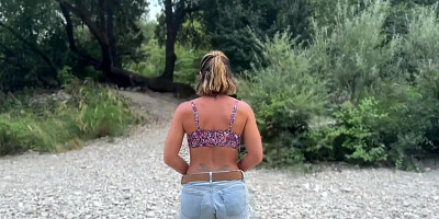 Pam prend un coup de queue dans la nature