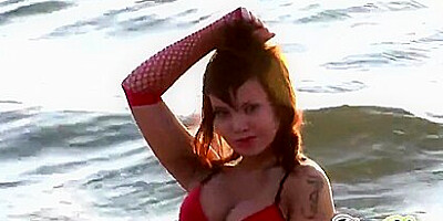 Hot Babes On The Beach