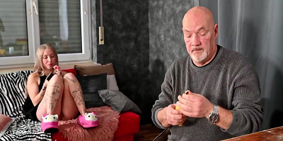 Cooking In The Fuck Flat - What Is Up To With His Stepdaughter? - Egon Kowalski