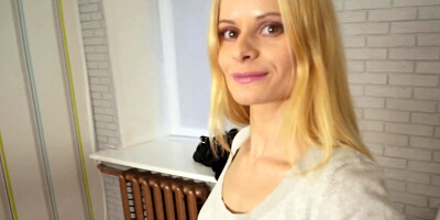 Skinny blonde nailed on couch by tricky Russian porn agent