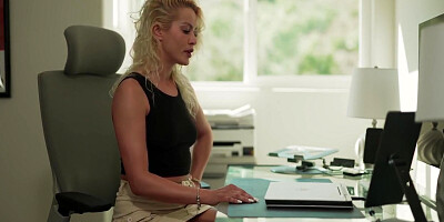 Blonde Bombshell Gets All Her Holes Stretched By Massive Cock With Cherry Kiss Subscribe 37 8k And Will Pounder