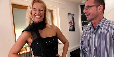 Nikky Dream seduces David Perry and sucks his hard pecker