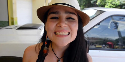 Charming brunette Luna Ruiz gives a nice blowjob on the camera