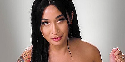 Up Close - How Women Orgasm With Natural Beauty Avery Black! Solo Female Masturbation! Full Scene