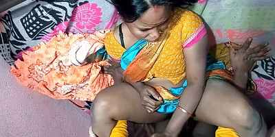 Desi Maida Ko Pelae Kar Di Raat Me Sande Ko