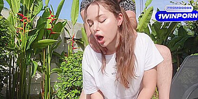 Fucked My Bosss Hot Stepdaughter By His Pool. Cum In Her With Valeria Sladkih