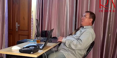 Grow Like A Tower. Giant Secretary In The Office. The Manager Guy Is Very Surprised By Her Height. Full Video