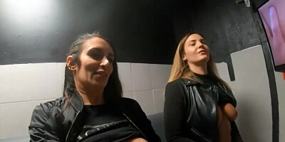 Glory et ava bukkake au sexe shop