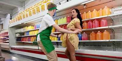 Pornstar gives shop assistant a chance to fool around with her