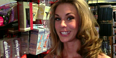 Blonde porn starlet Michelle Monroe tests her new sex toy