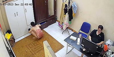 Busty Vietnamese seduce boyfriend while he was working 1449