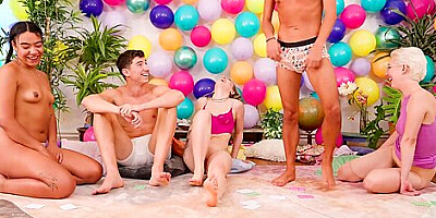 Truth Or Dare - - Dare To Get Naked - Friends Take It Too Far In This Sexygame