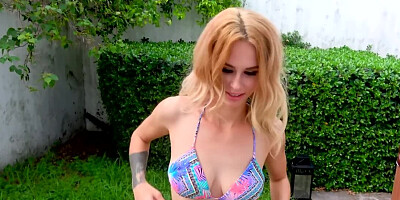 This lovely blonde surely knows how to blow a dick