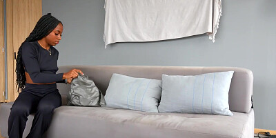 Amateur ebony MILF agrees to anal gaping after modeling casting