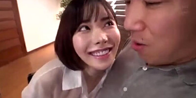 03366,A beautiful woman who feels