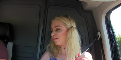 Young and sexy girl loves to take it in mouth in the car