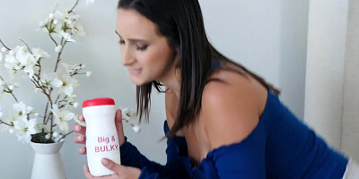 Big natural boobs and sexual dreams of Ashley Adams with her man