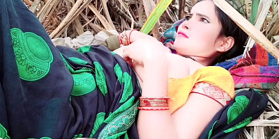 Sexy Bhabhi Gets Hot For Sex In Field With Sugar Cane