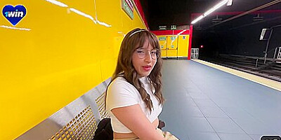 Conoci A Una Simpatica Chica Timida Y Resulto Ser Adicta Al