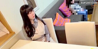 Putting Her Stepdaughter To At Her Home, H Cup Wife Who Has No Experience Other Than Her Husband Suppresses Her Voice So As Not To Wake Her Stepdaughter