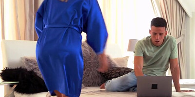 Stepmom Gets Caught - S4:E1 - Momlover