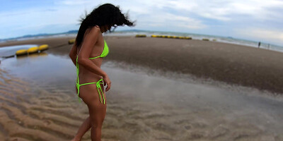 Hot Thai girlfriend sex off the beach during his trip to Thailand