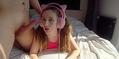 Gamer Girl Suck Hard And Fucks Hard While Playing