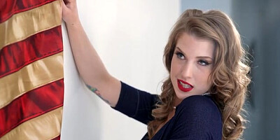 Memorial Day Menage A Trois - S20:E3 - Nfbusty