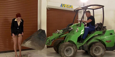 He Cleans His Machine Then Fucks The Secretary