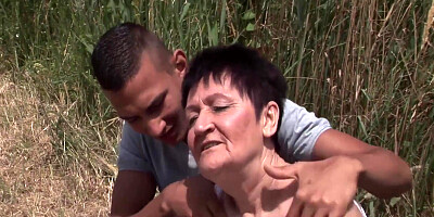 Horny Granny Banged And Jizzed In Mouth Outdoors