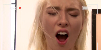 Stevie Lix Likes Playing Finger Games With Stepdaughter Trillium's Twat - BANG!