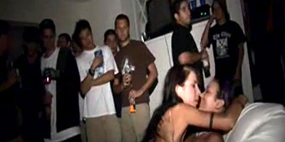 Lesbo college whores lick pussy