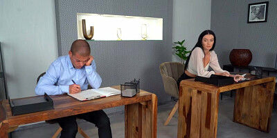 My Eyes Are Up Here - S18:E6 - Nfbusty