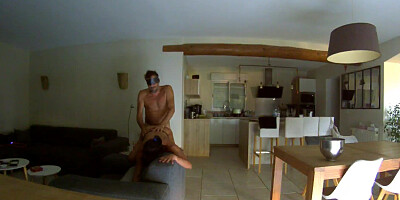 En levrette contre la table vite fait