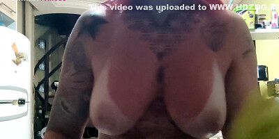 Exhibited Will Wash The Dishes Without A Top Just To Show Off Her Tanlines - Bruninha Fitness