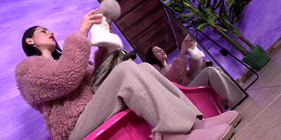 Stunning Petra Takes Off Her Ugg Boots And Seduces You With Her Feet